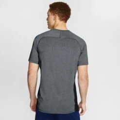 NIKE Men's Short-Sleeve Base Layer Tee -Fam By Style 2064940 004 alt3