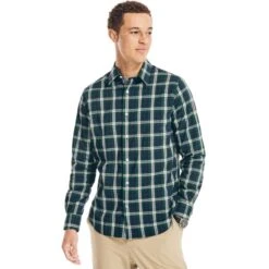 NAUTICA Men's Navtech Trim Fit Button Down