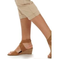 LEE Women's Flex-to-Go Relaxed Fit Cargo Capri -Fam By Style 2079192 205 alt3