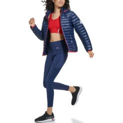 TOMMY HILFIGER Women's Lightweight Hooded Packable Puffer Jacket 9 TOMMY HILFIGER Women's Lightweight Hooded Packable Puffer Jacket -Fam By Style 2083079 402 alt4